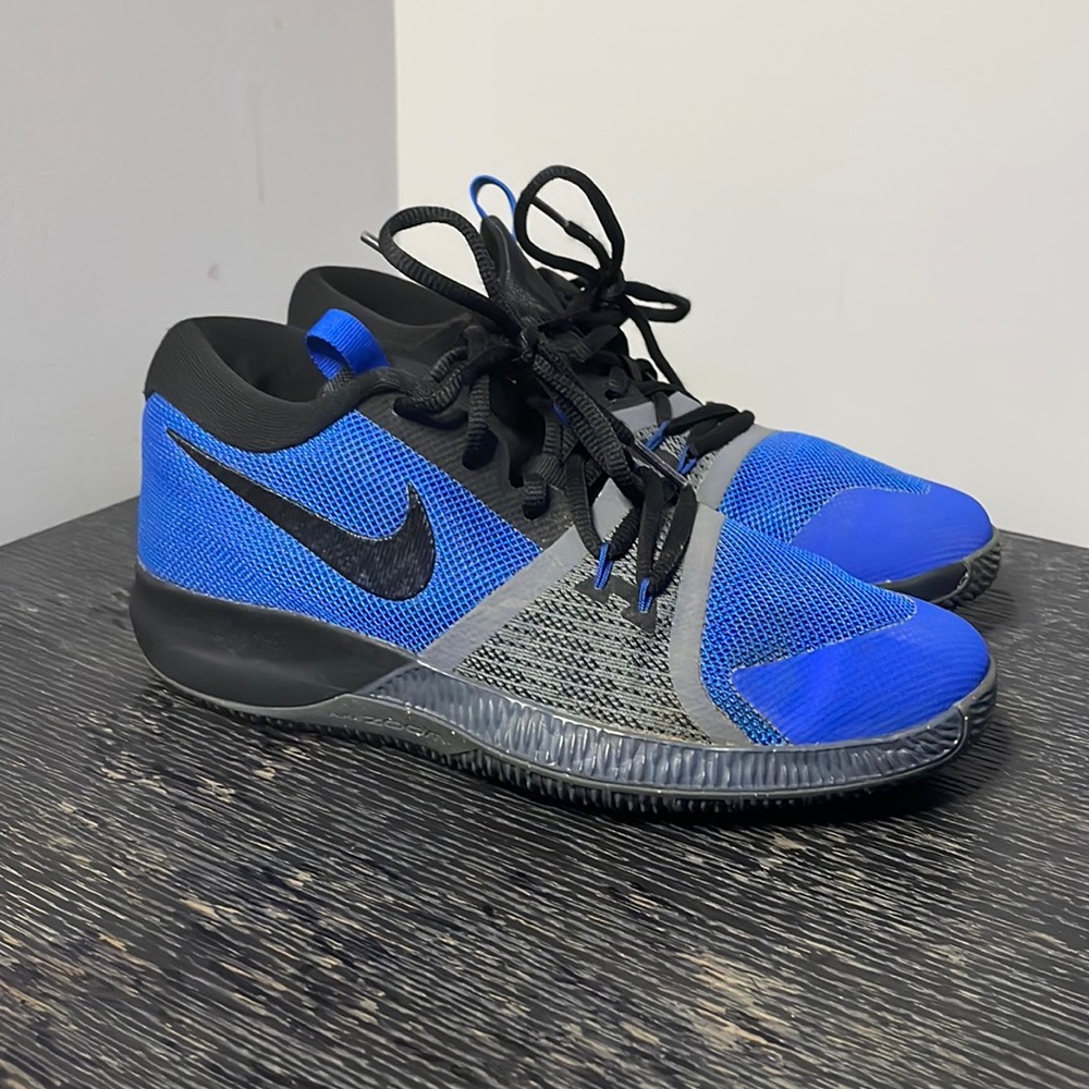 Boys Youth Nike Size 5.5 Nike Zoom Athletic Sneakers